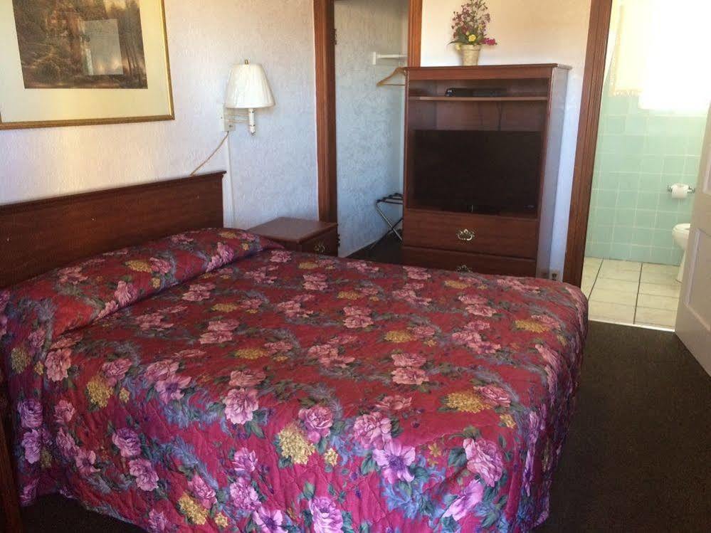 טוקומקארי Americana Motel מראה חיצוני תמונה