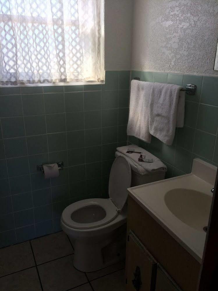 טוקומקארי Americana Motel מראה חיצוני תמונה